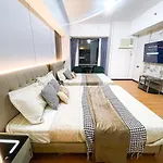 Stunning Sunset Retreat At Eton Bayview II 2Pax