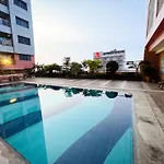 Stunning Sunset Retreat At Eton Bayview II 2Pax