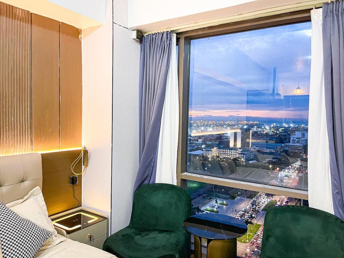 Stunning Sunset Retreat At Eton Bayview Ii 2pax * Manila